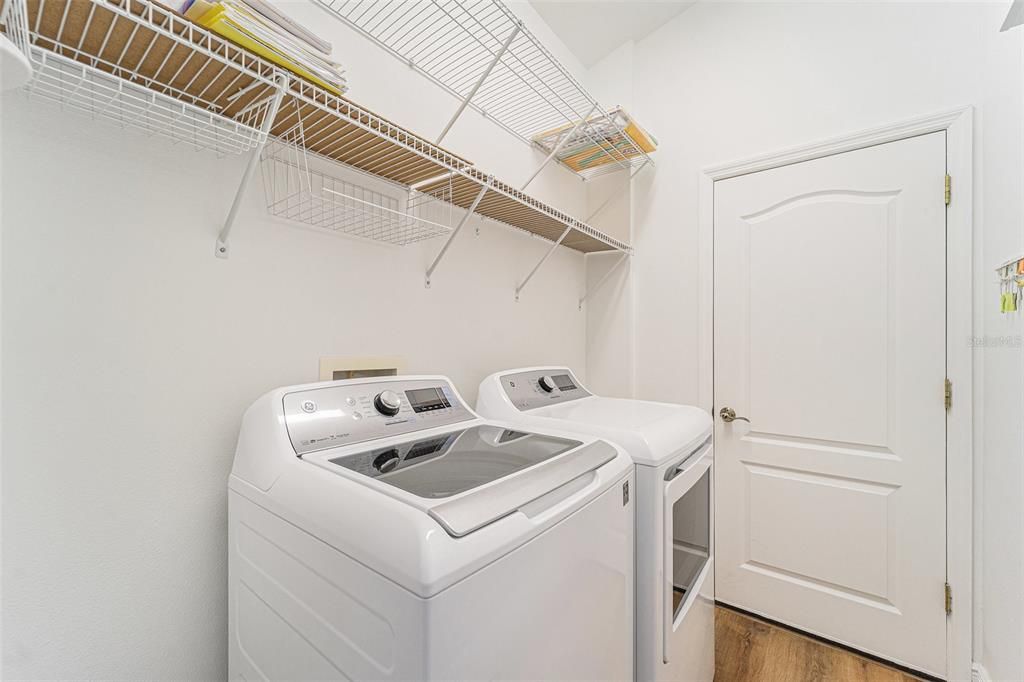 На продажу: $320,000 (3 спален, 2 ванн, 1577 Квадратных фут)