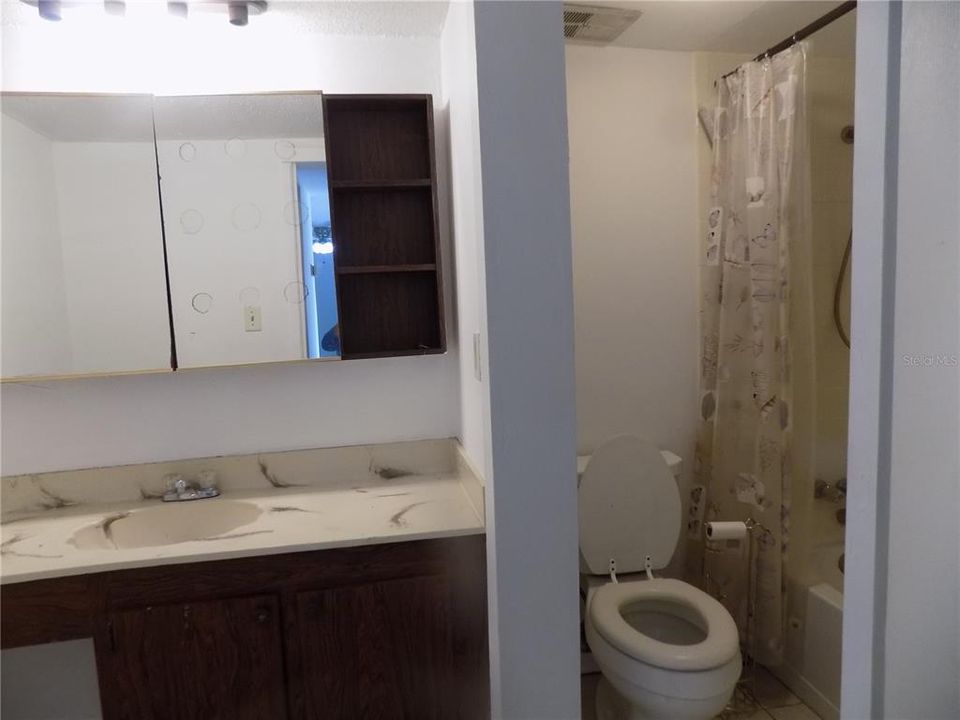 В аренду: $1,000 (1 спален, 1 ванн, 876 Квадратных фут)