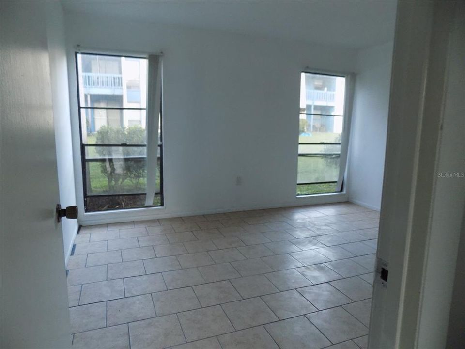 В аренду: $1,000 (1 спален, 1 ванн, 876 Квадратных фут)