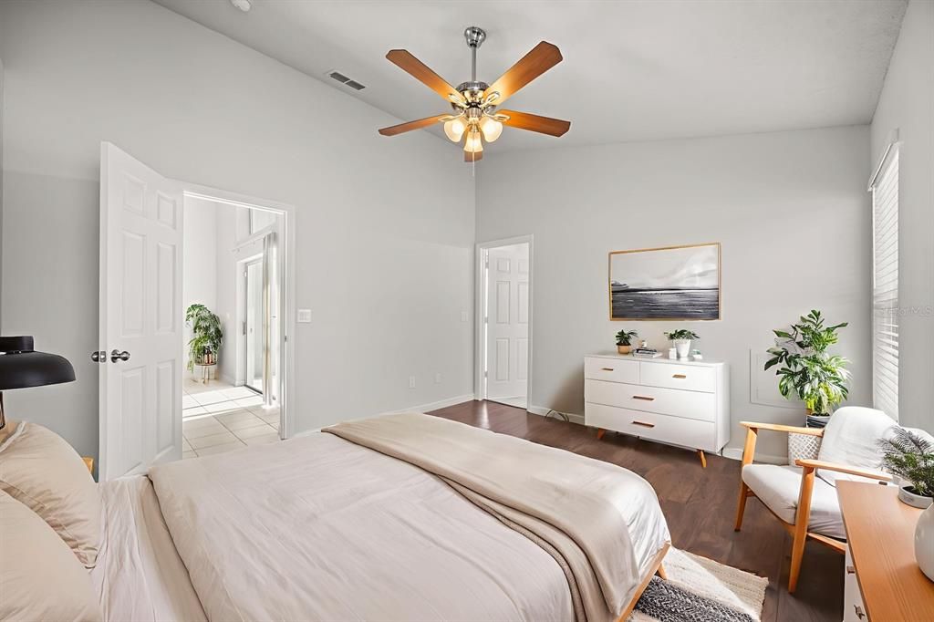 For Sale: $495,000 (5 beds, 4 baths, 2136 Square Feet)