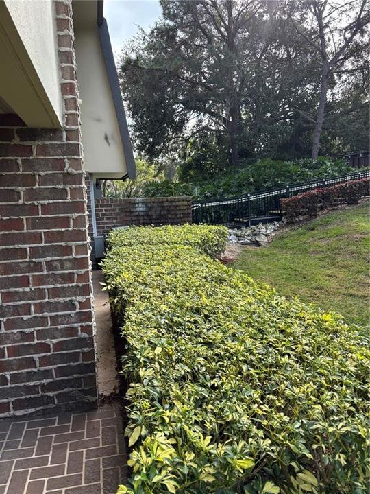 For Sale: $139,000 (1 beds, 1 baths, 610 Square Feet)