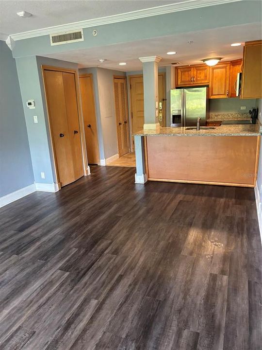 For Sale: $139,000 (1 beds, 1 baths, 610 Square Feet)