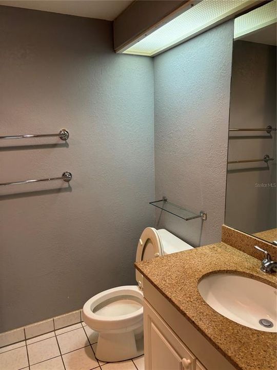 For Sale: $139,000 (1 beds, 1 baths, 610 Square Feet)