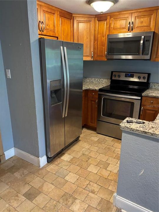 For Sale: $139,000 (1 beds, 1 baths, 610 Square Feet)