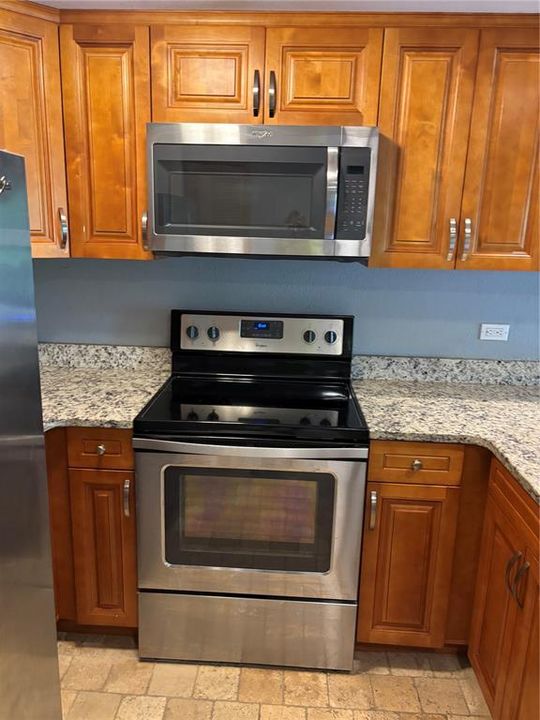 For Sale: $139,000 (1 beds, 1 baths, 610 Square Feet)