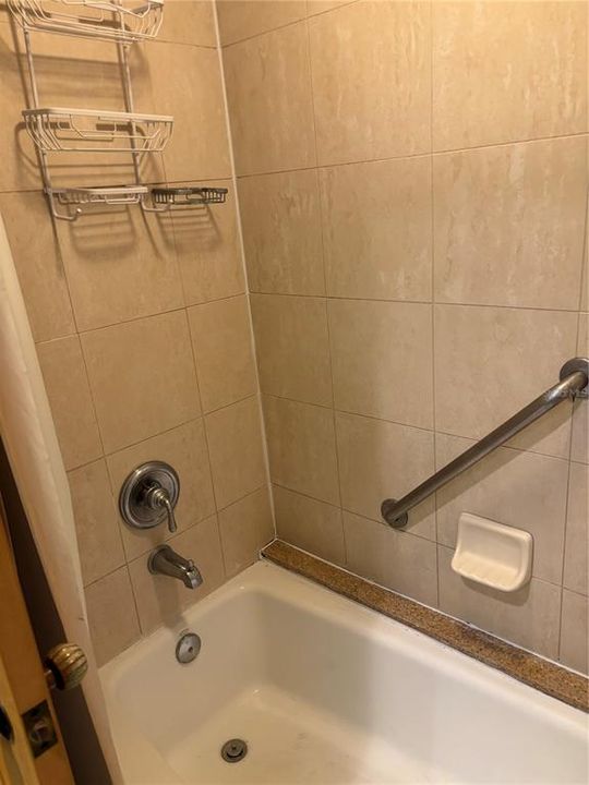 For Sale: $139,000 (1 beds, 1 baths, 610 Square Feet)