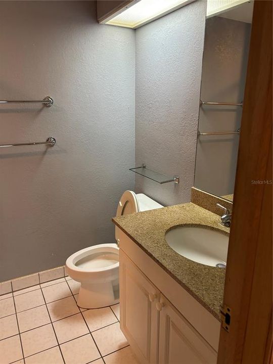 For Sale: $139,000 (1 beds, 1 baths, 610 Square Feet)