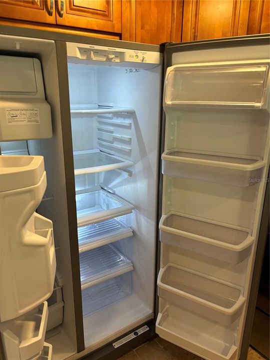 For Sale: $139,000 (1 beds, 1 baths, 610 Square Feet)