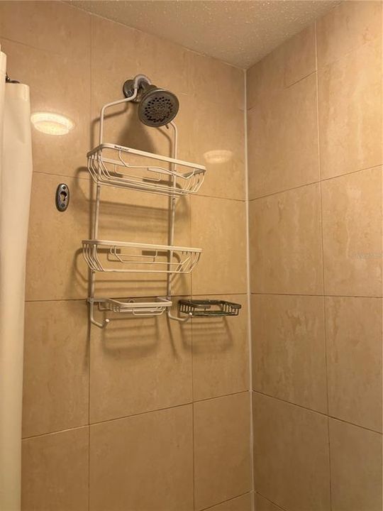 For Sale: $139,000 (1 beds, 1 baths, 610 Square Feet)