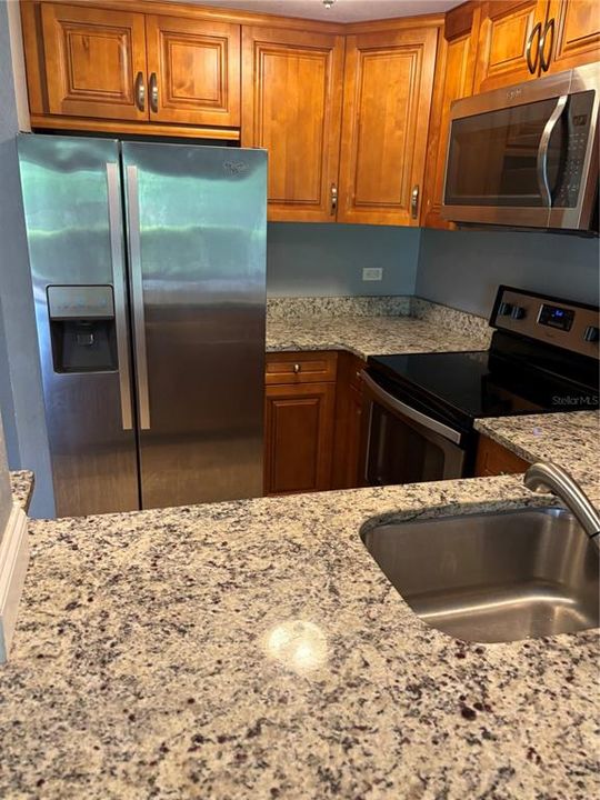 For Sale: $139,000 (1 beds, 1 baths, 610 Square Feet)