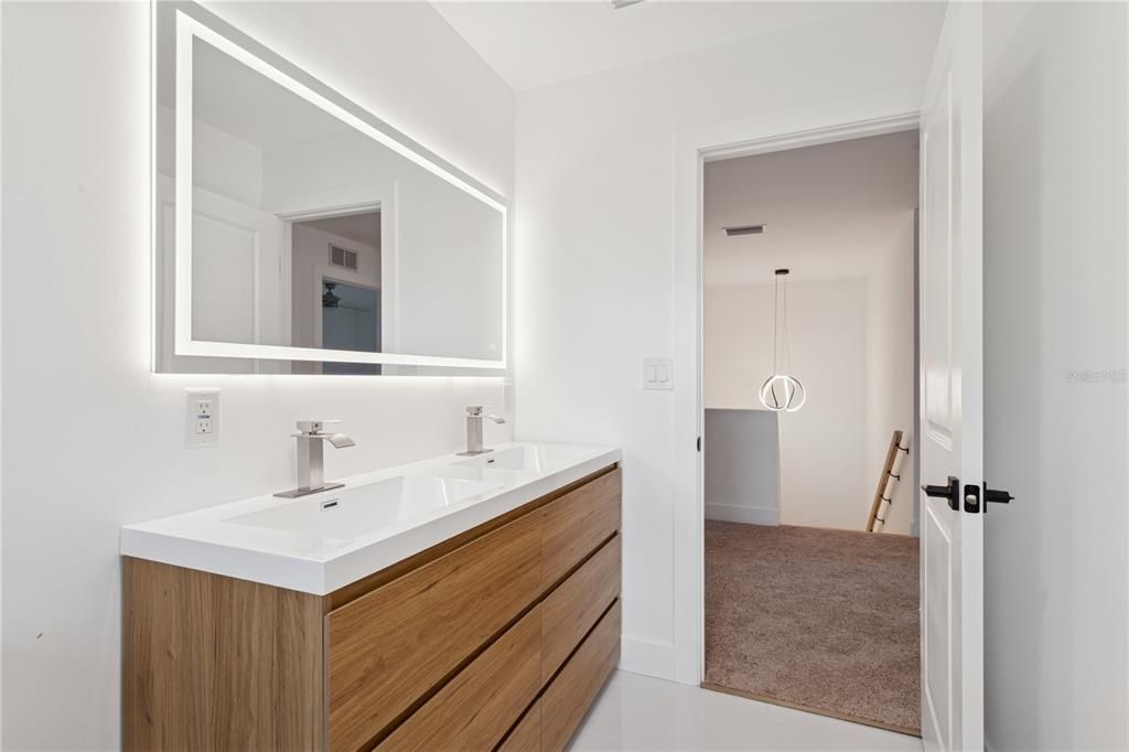 En Venta: $660,000 (4 camas, 2 baños, 2548 Pies cuadrados)