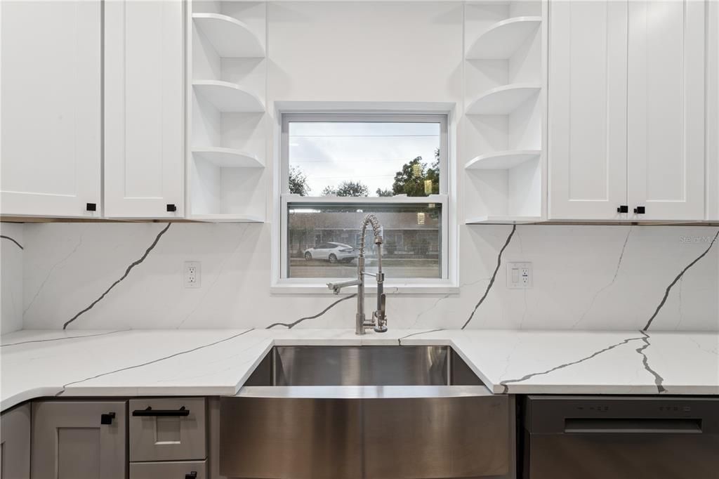 En Venta: $660,000 (4 camas, 2 baños, 2548 Pies cuadrados)