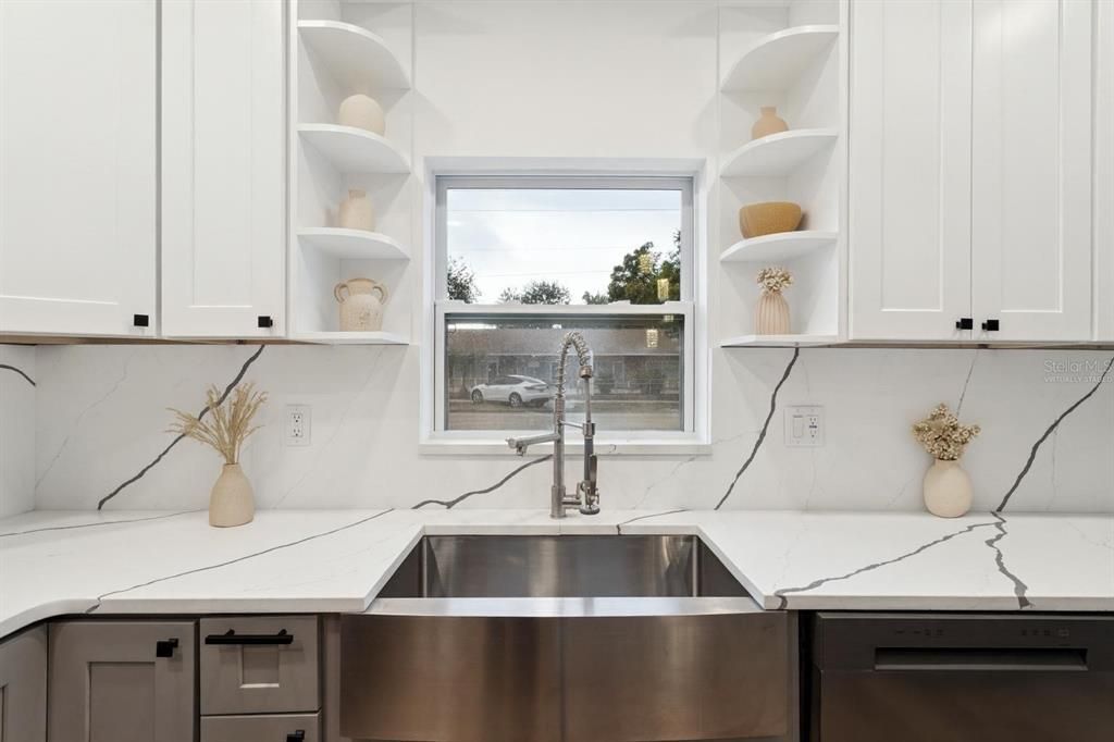 En Venta: $660,000 (4 camas, 2 baños, 2548 Pies cuadrados)