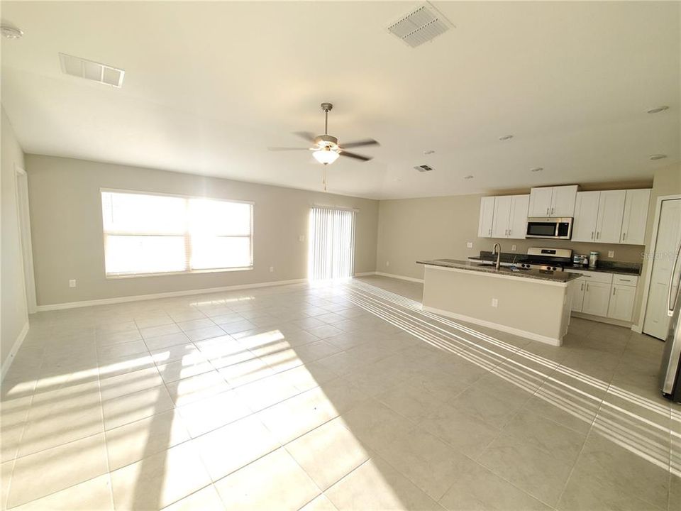 В аренду: $2,200 (4 спален, 2 ванн, 1915 Квадратных фут)