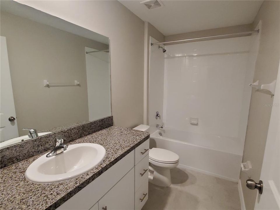 В аренду: $2,200 (4 спален, 2 ванн, 1915 Квадратных фут)