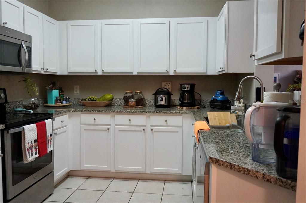 待售: $250,000 (3 贝兹, 2 浴室, 1351 平方英尺)