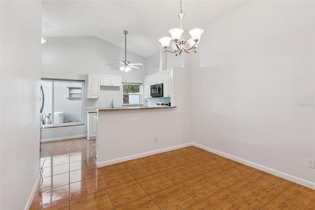 出租: $2,300 (3 贝兹, 2 浴室, 1442 平方英尺)