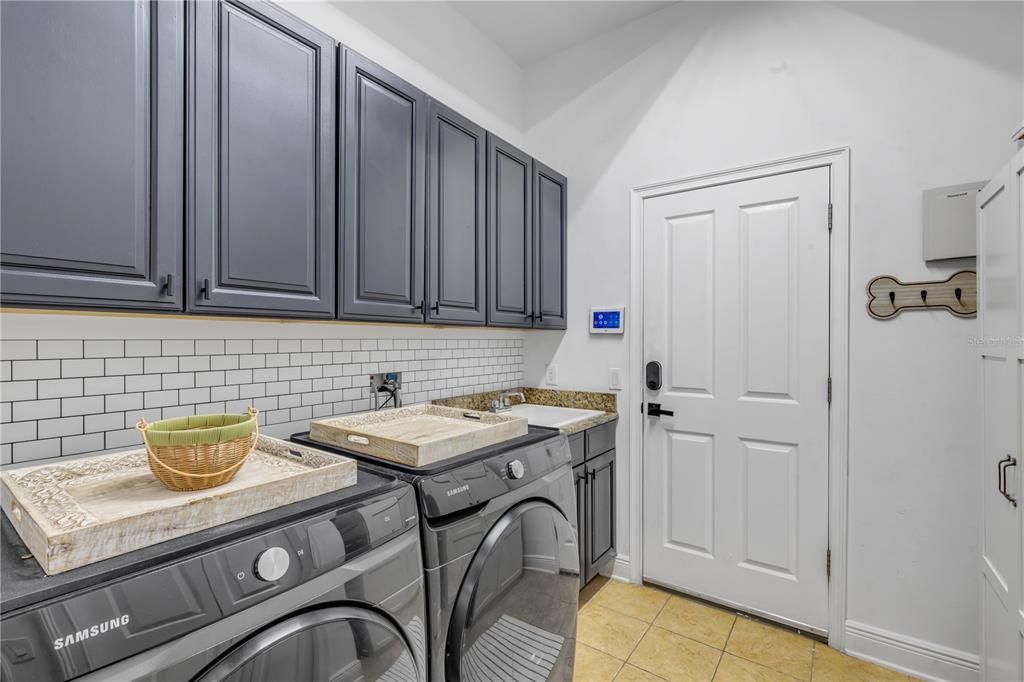 En Venta: $875,000 (5 camas, 4 baños, 3322 Pies cuadrados)