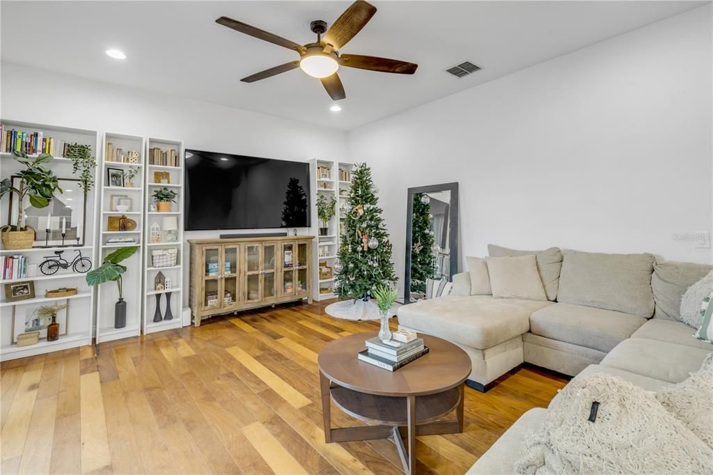 En Venta: $875,000 (5 camas, 4 baños, 3322 Pies cuadrados)