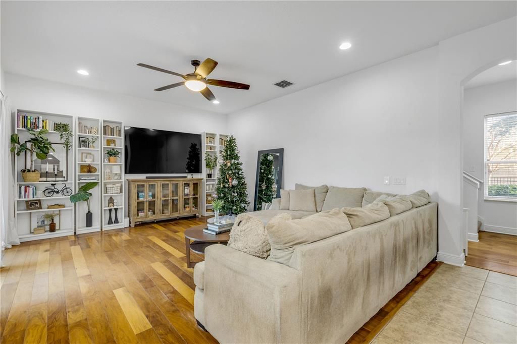 En Venta: $875,000 (5 camas, 4 baños, 3322 Pies cuadrados)