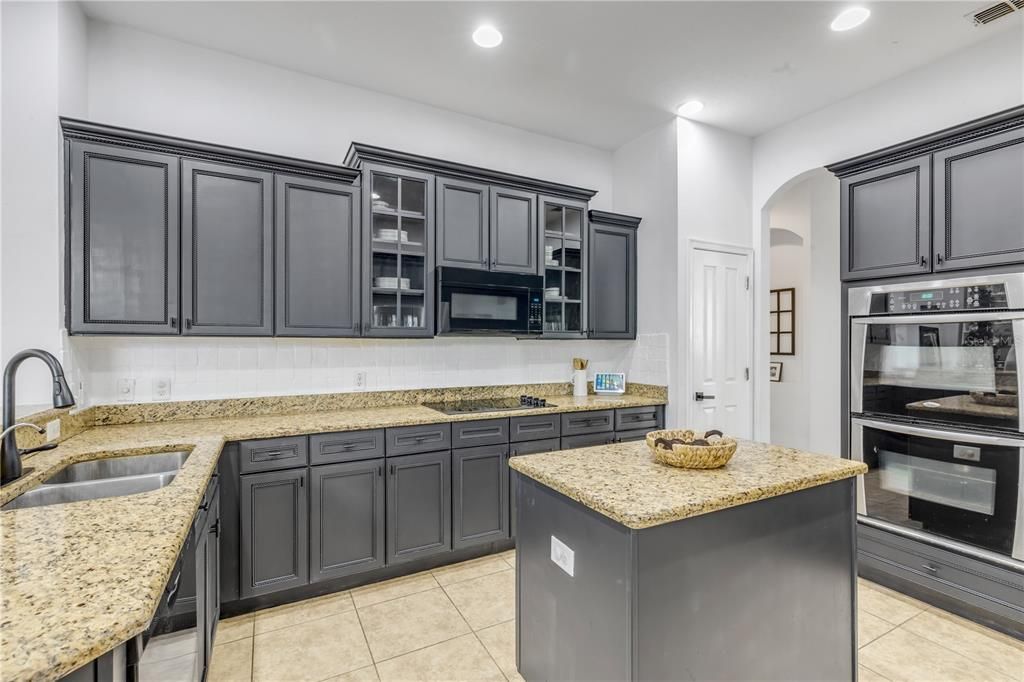 En Venta: $875,000 (5 camas, 4 baños, 3322 Pies cuadrados)