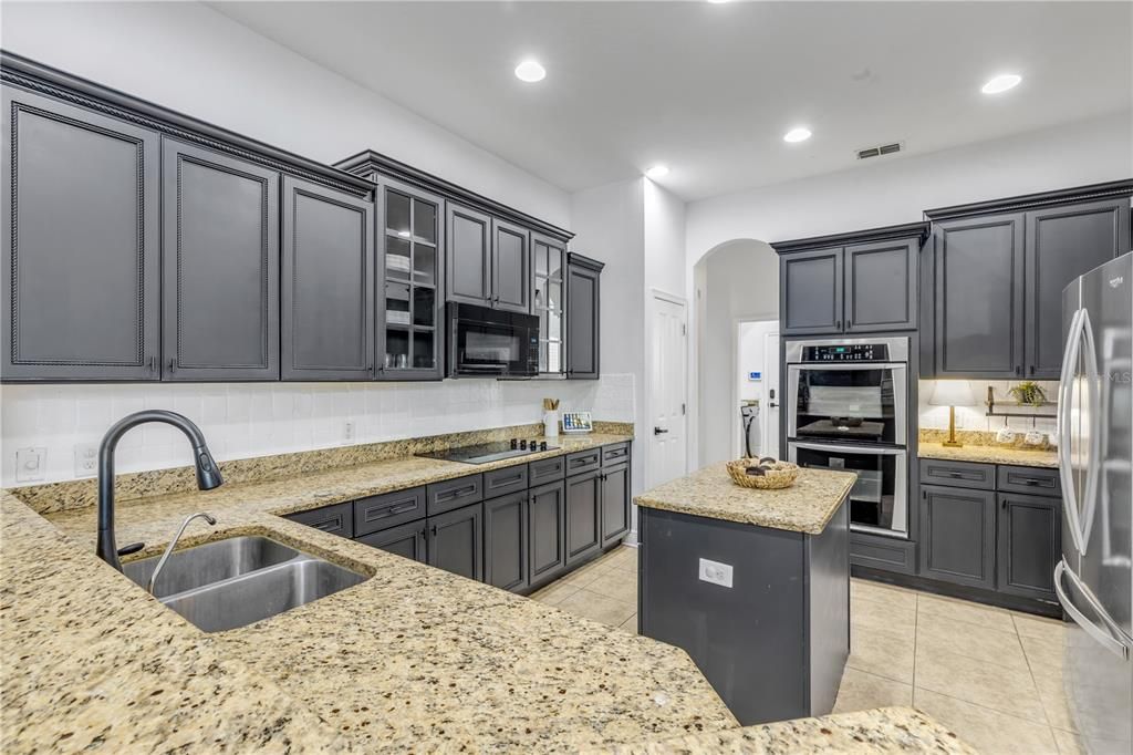 En Venta: $875,000 (5 camas, 4 baños, 3322 Pies cuadrados)