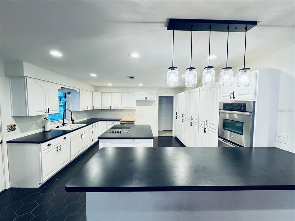 待售: $289,900 (3 贝兹, 3 浴室, 2376 平方英尺)