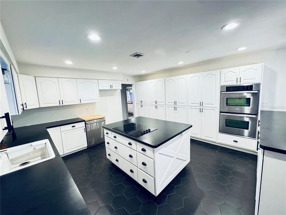 待售: $289,900 (3 贝兹, 3 浴室, 2376 平方英尺)