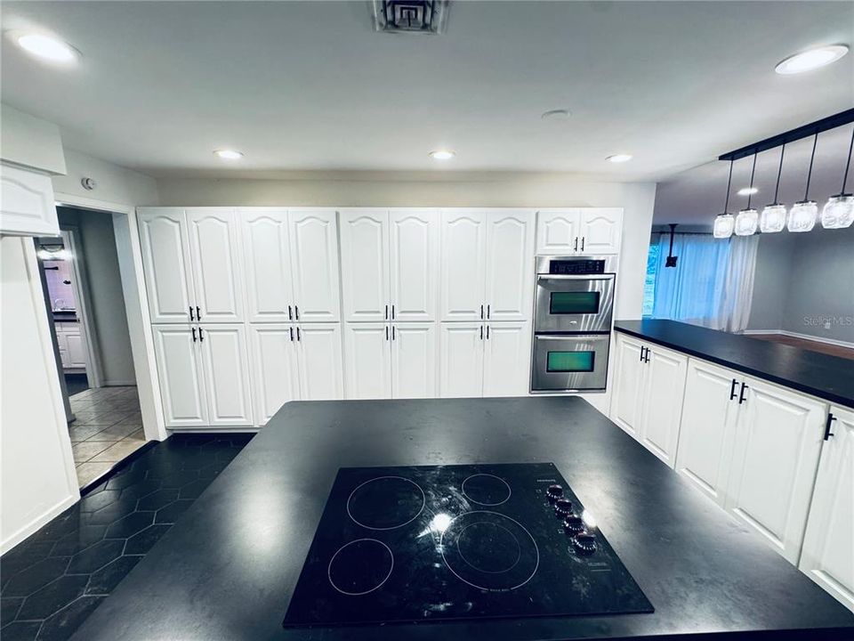 待售: $289,900 (3 贝兹, 3 浴室, 2376 平方英尺)