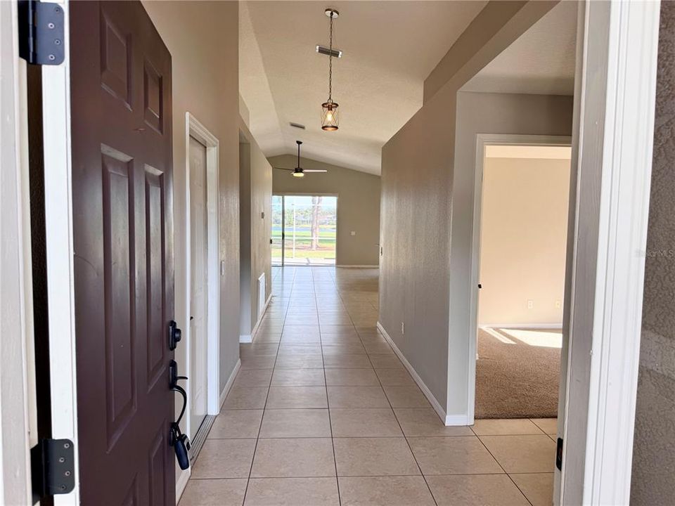 Activo con contrato: $465,450 (4 camas, 2 baños, 1859 Pies cuadrados)