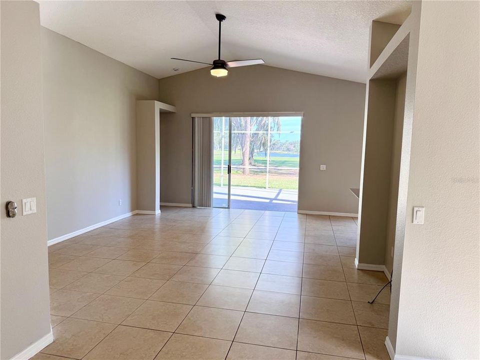 Activo con contrato: $465,450 (4 camas, 2 baños, 1859 Pies cuadrados)