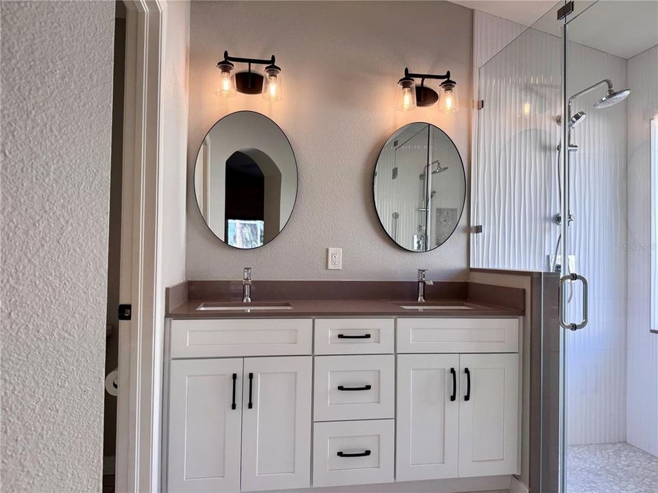 Activo con contrato: $465,450 (4 camas, 2 baños, 1859 Pies cuadrados)