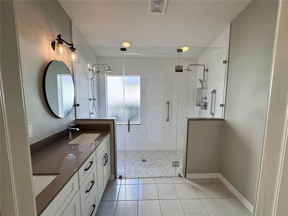 Activo con contrato: $465,450 (4 camas, 2 baños, 1859 Pies cuadrados)