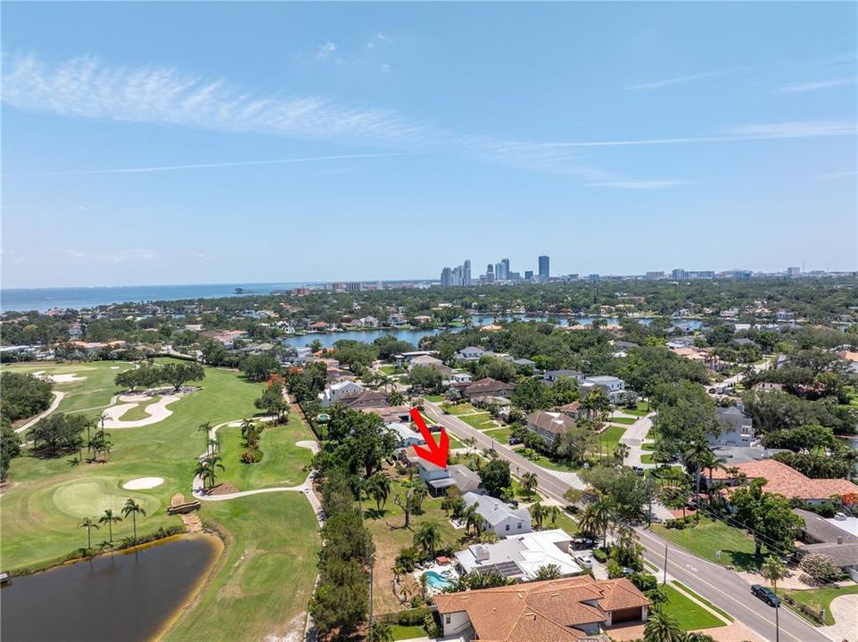 На продажу: $1,100,000 (0.26 acres)