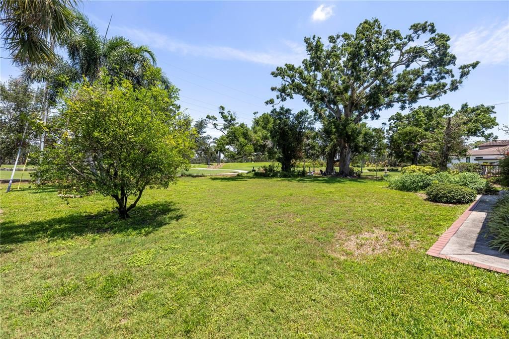 На продажу: $1,100,000 (0.26 acres)