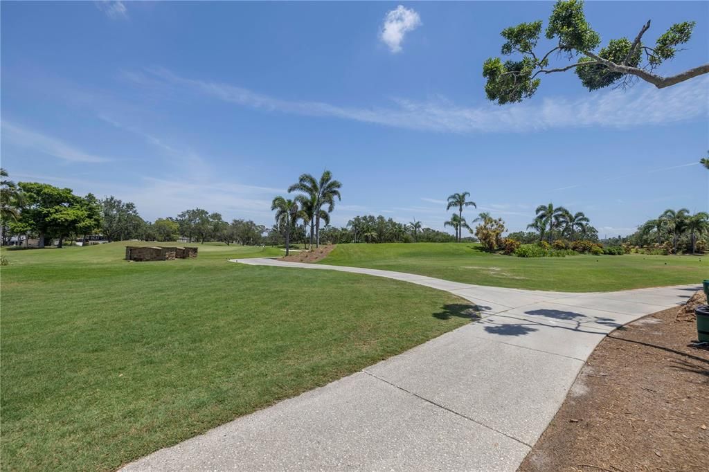 На продажу: $1,100,000 (0.26 acres)