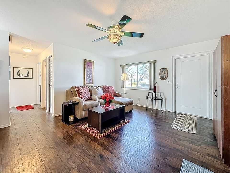 На продажу: $325,000 (2 спален, 2 ванн, 1400 Квадратных фут)