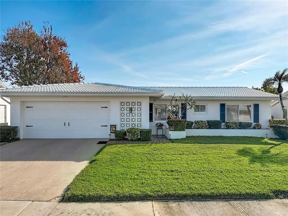 На продажу: $325,000 (2 спален, 2 ванн, 1400 Квадратных фут)