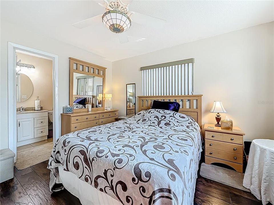 На продажу: $325,000 (2 спален, 2 ванн, 1400 Квадратных фут)