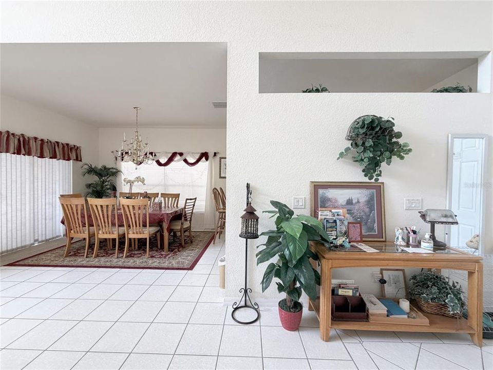 出租: $2,750 (5 贝兹, 4 浴室, 2277 平方英尺)