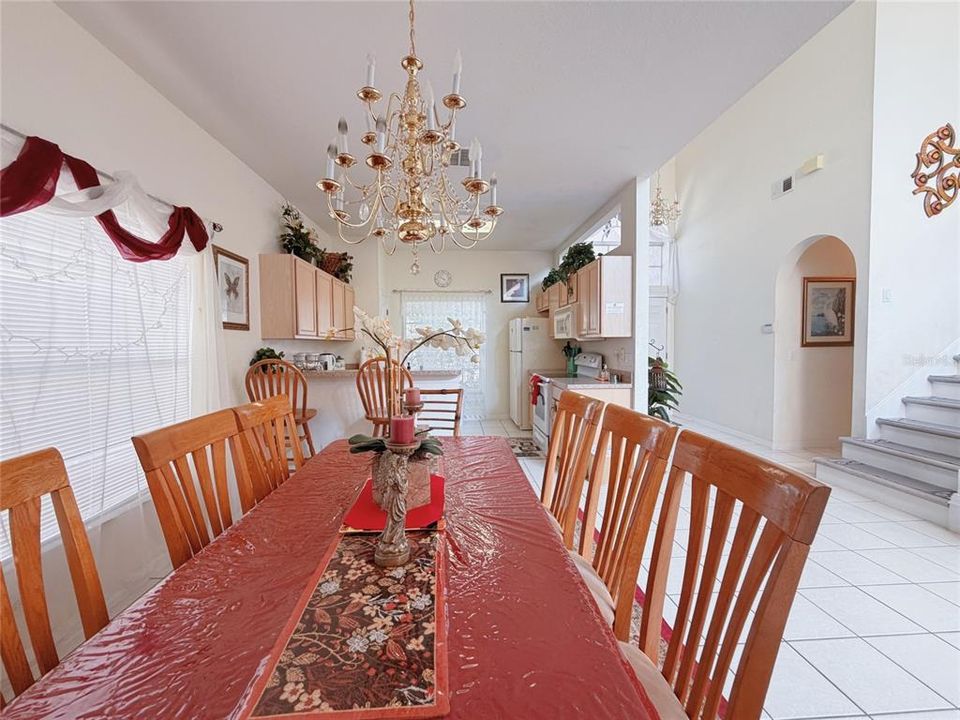 出租: $2,750 (5 贝兹, 4 浴室, 2277 平方英尺)