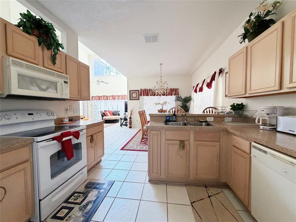 出租: $2,750 (5 贝兹, 4 浴室, 2277 平方英尺)