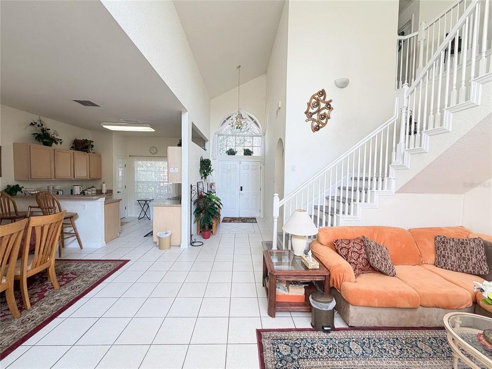 出租: $2,750 (5 贝兹, 4 浴室, 2277 平方英尺)