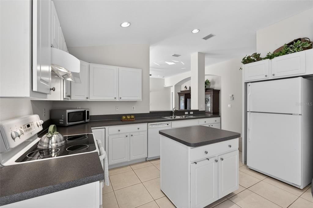 For Sale: $275,000 (3 beds, 2 baths, 1780 Square Feet)