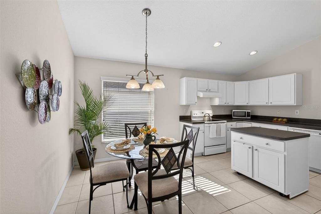 For Sale: $275,000 (3 beds, 2 baths, 1780 Square Feet)