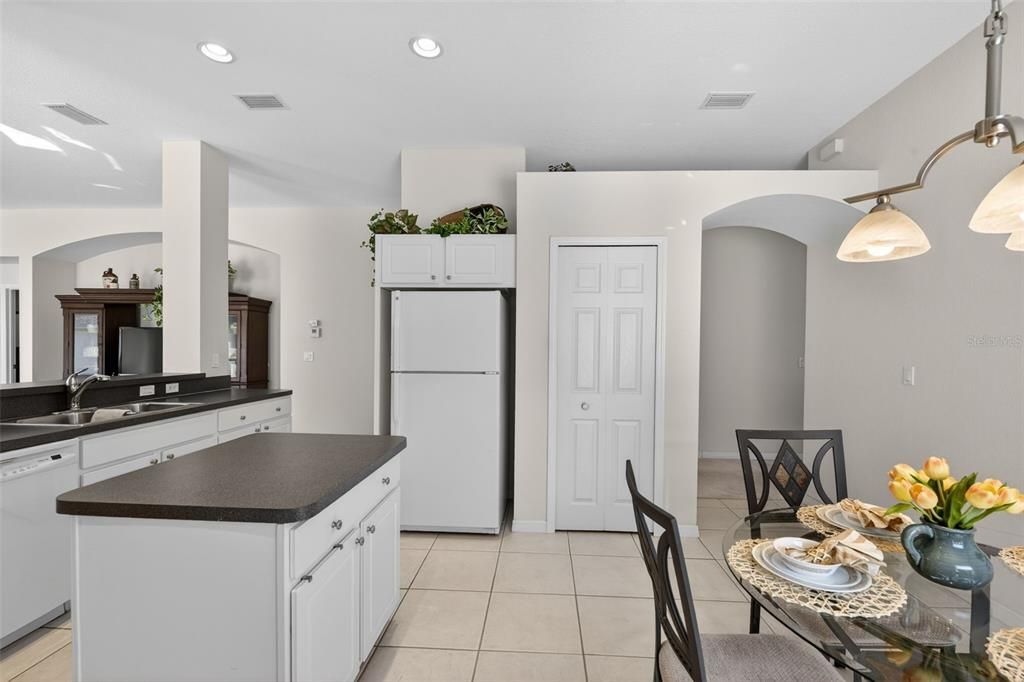 For Sale: $275,000 (3 beds, 2 baths, 1780 Square Feet)