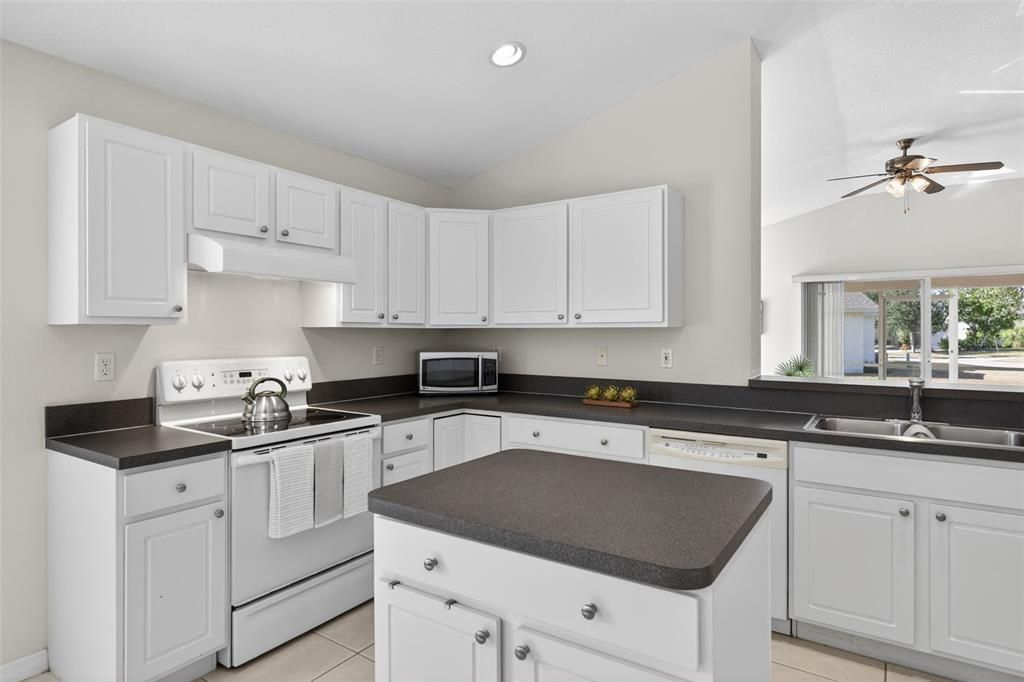 For Sale: $275,000 (3 beds, 2 baths, 1780 Square Feet)