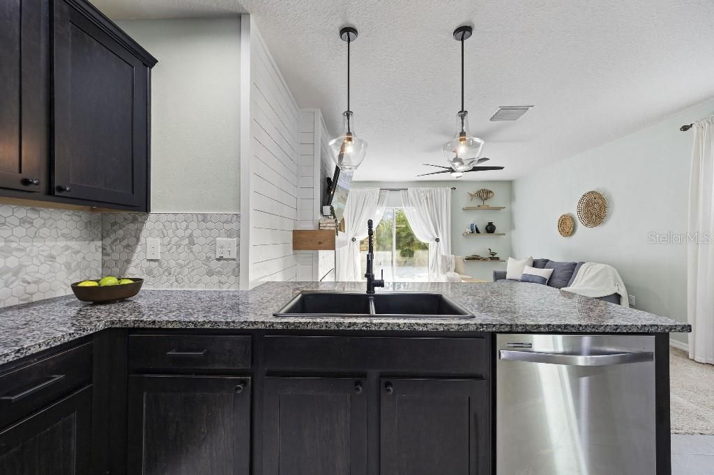 En Venta: $349,995 (3 camas, 2 baños, 1516 Pies cuadrados)