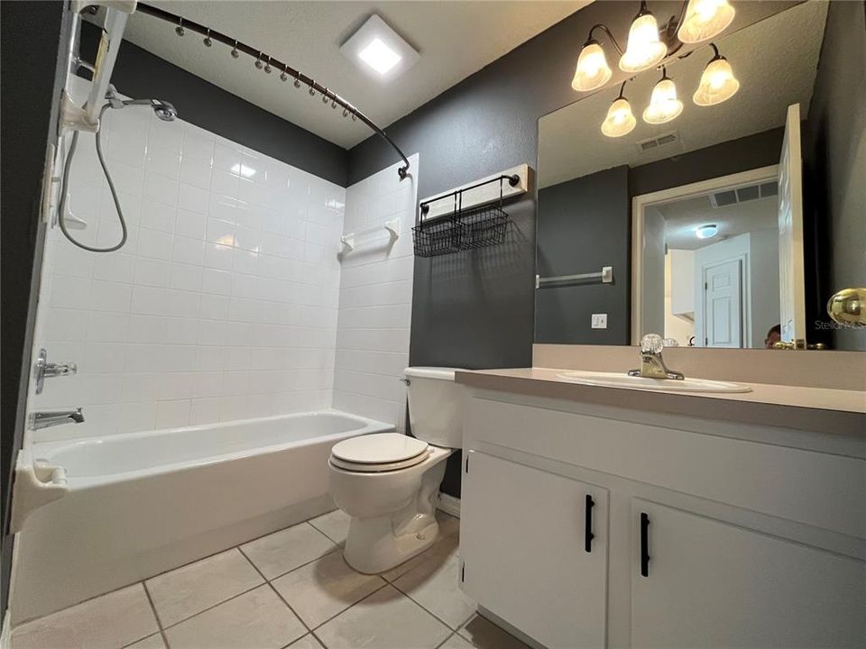 En Renta: $2,595 (3 camas, 2 baños, 1280 Pies cuadrados)