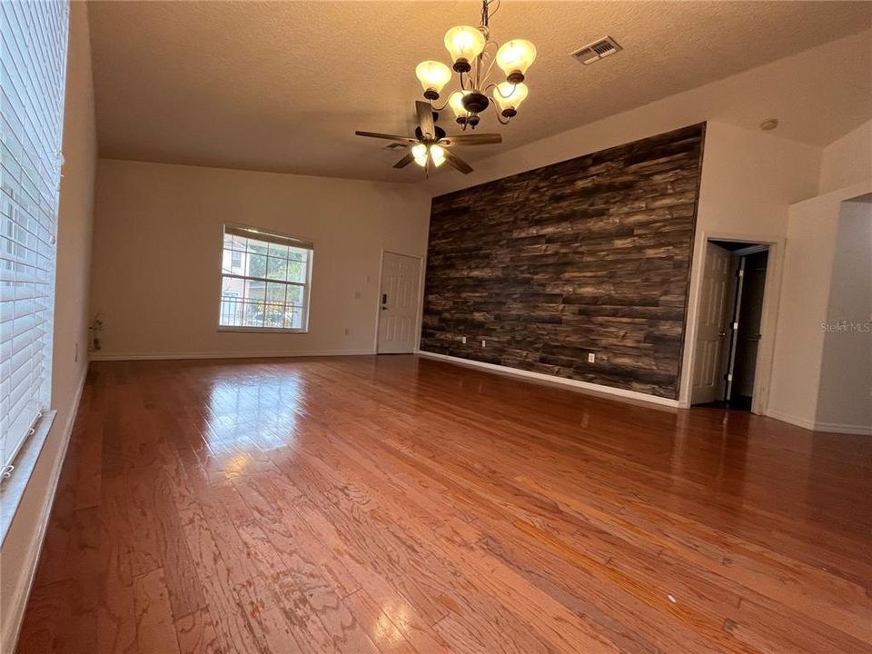 En Renta: $2,595 (3 camas, 2 baños, 1280 Pies cuadrados)